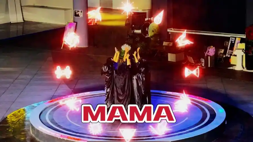 大型exo入教现场,你没见过的mama雪中打歌舞台.古早巨闪打歌服重现!