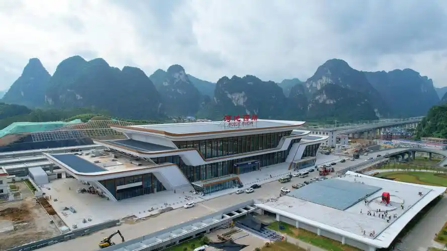 网络名人走进河池云说壮美广西探访神韵河池