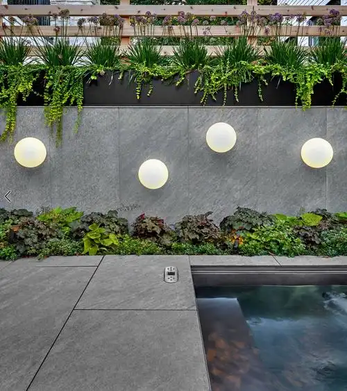 一个庭院三个区域,几层楼梯把一个庭院变成了三个花园