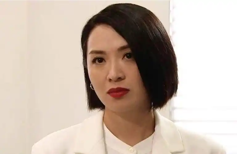 陈炜宅在家里给男朋友制作甜品,两个人感情甜蜜让人羡慕