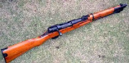 5mm.与三八式步枪的主要区别是没有防尘盖.