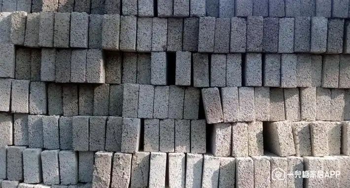 耐水性,耐久度,收缩性和密度都是"红砖"不能达到的.