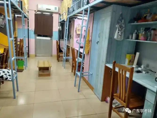 广东建设职业技术学院清远校区新生宿舍是标准的4人间;空调,wifi,电