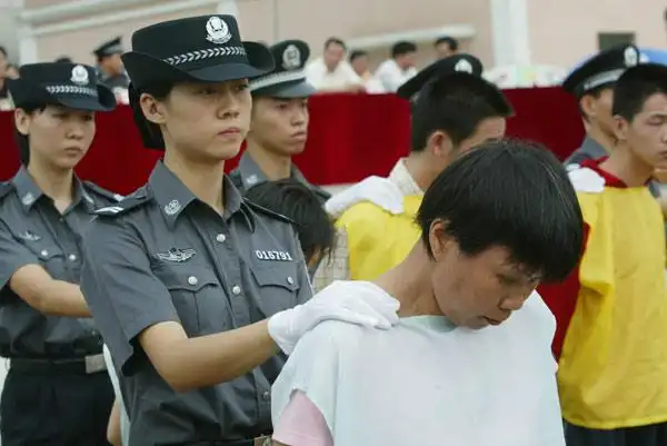 局花都区分局在狮岭镇召开整治狮岭镇社会治安专项行动公开处理大会