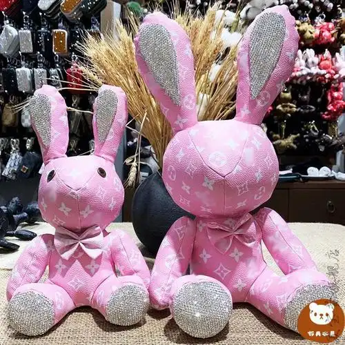 lv公仔定制镶钻玩偶带水钻兔子公仔布娃娃车饰品客厅摆件玩具礼品西瓜