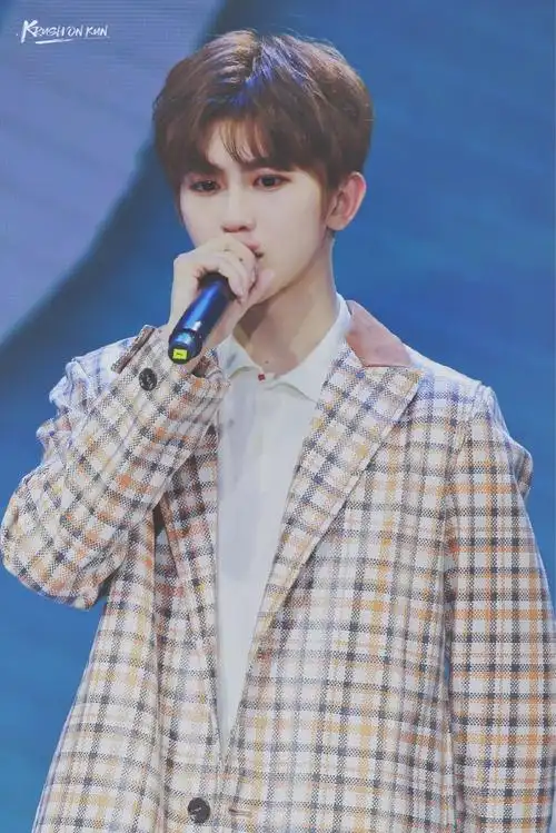 蔡徐坤#||#蔡徐坤新歌afterglow#    有人问,这一生山长水阔  是什么