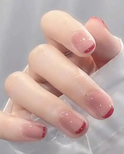 草莓慕斯法式边美甲