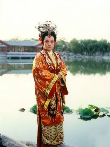 87版《红楼梦》成梅饰贾元春定妆照