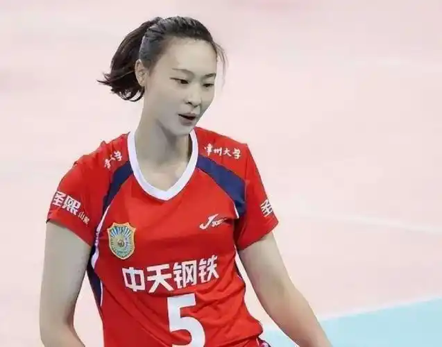 惠若琪以其无与伦比的攻击力和犀利的球风,成为了中国女排夺得铜牌的
