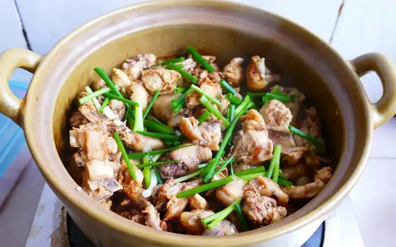 活动  一滴水不用,做一道原汁原味的家常砂锅鸡煲,味道鲜美,鸡肉滑嫩