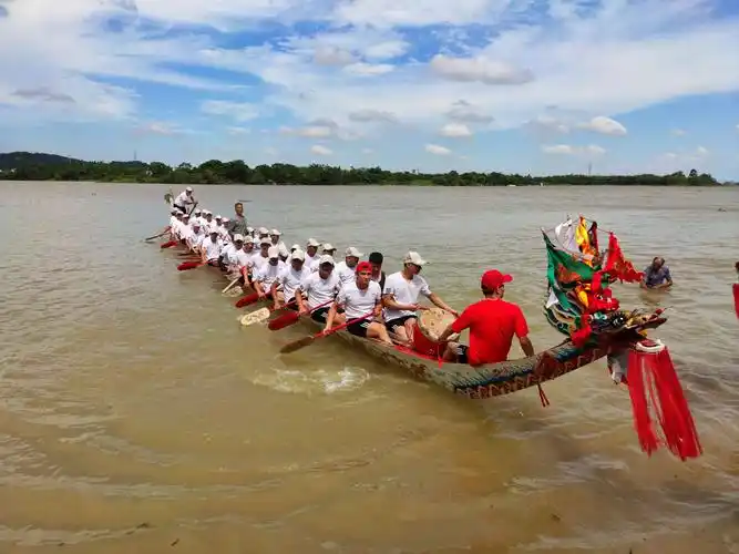 东凤镇鳌头端午节龙舟竞渡 写美篇端午节期间,潮州各地举行了龙舟竞赛