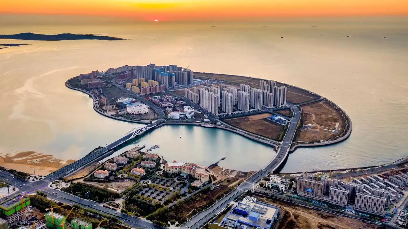 青岛·珊瑚贝桥.星光岛,这座西海岸新区上的小岛,是填海造出来 - 抖音