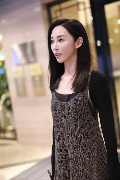 朱洁静真是好飒一姐姐穿黑色服装不仅不显老感觉更带气场了