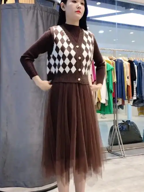 咖色格子马甲两件套连衣裙好看洋气