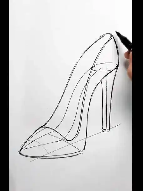 手绘高跟鞋,每一笔看起来好随意,又好连贯来源:工业设计#手绘#美术生