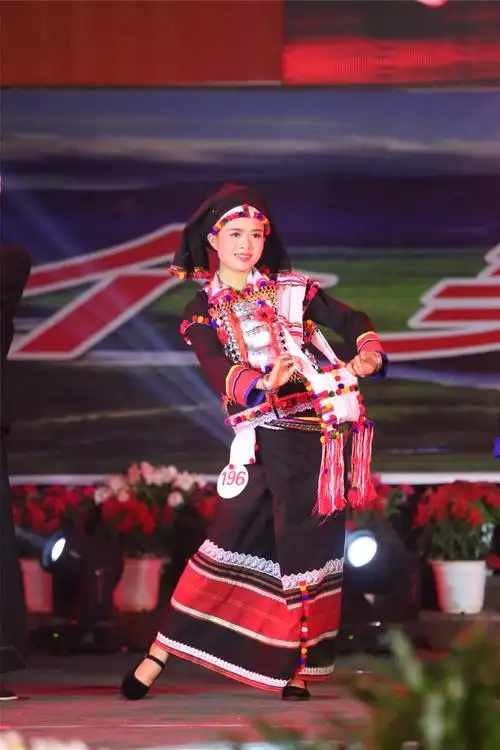 德昂族民族服饰