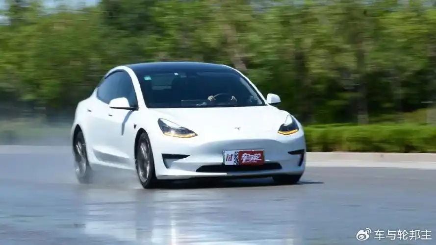 3,测试规格为235/45 r18,测试项目包括:车内噪音,干地加速,干地刹车