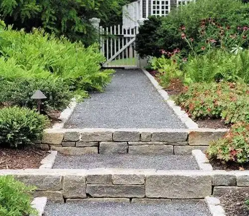 漂亮的铺装是庭院一道美丽的景观,庭院铺装不同于公园铺装,更为精致