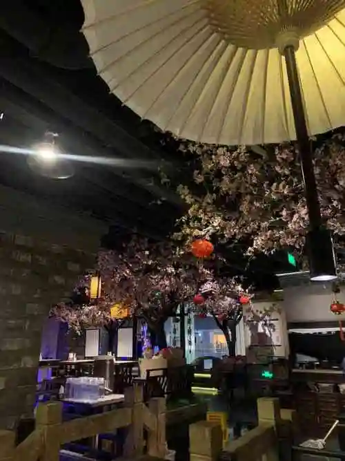 绿茶餐厅(西直门店)-"绿茶西直门店,周一去也是要排队,生意兴隆.