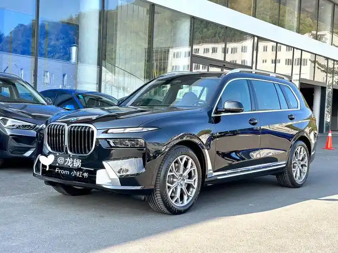宝马x7 6座大越野6015一家人就要整整齐齐