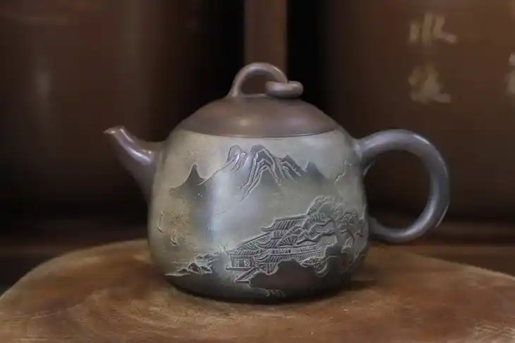 「钦州坭兴陶壶」山水葫芦壶无框 (250ml)