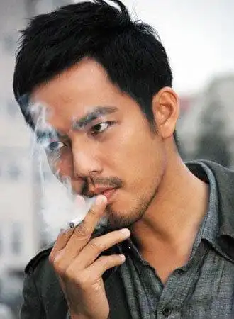 陈道明永远都是那么大叔范 男人味十足早年见刘德华影视作品抽烟一幕