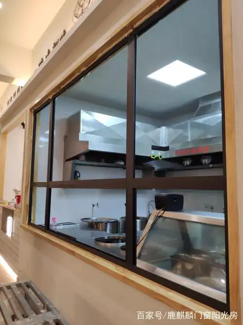 安装在饭店里面的隔音玻璃推拉窗