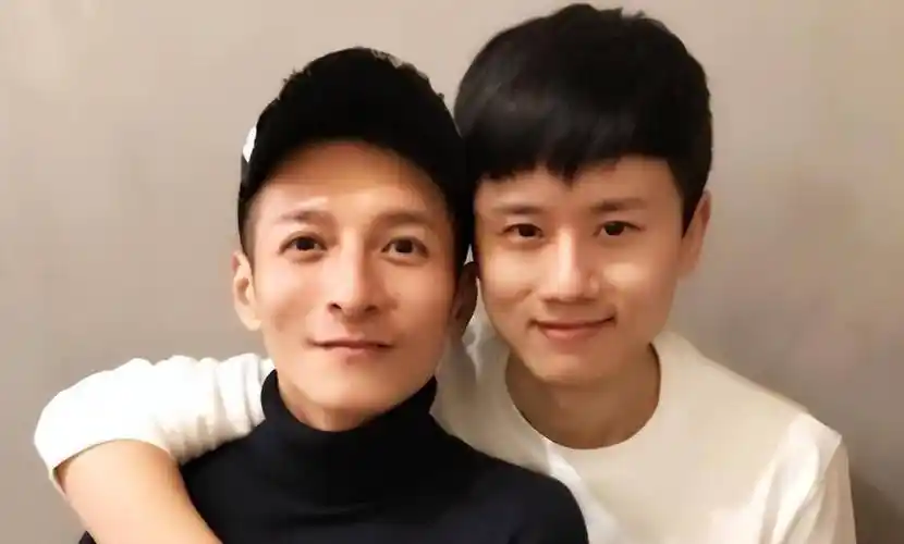 张杰晒照为谢娜庆生,娜姐靠老公怀里一脸甜笑,结婚12年甜如蜜