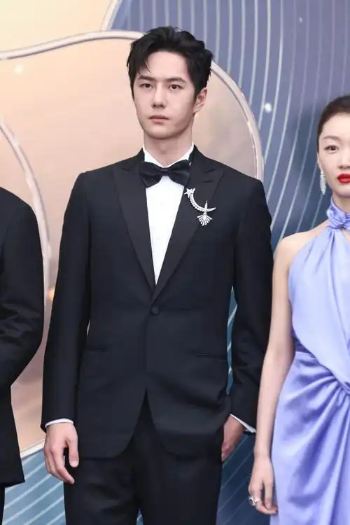 2022微博电影之夜红毯帅哥云集王一博王俊凯朱一龙同台比帅