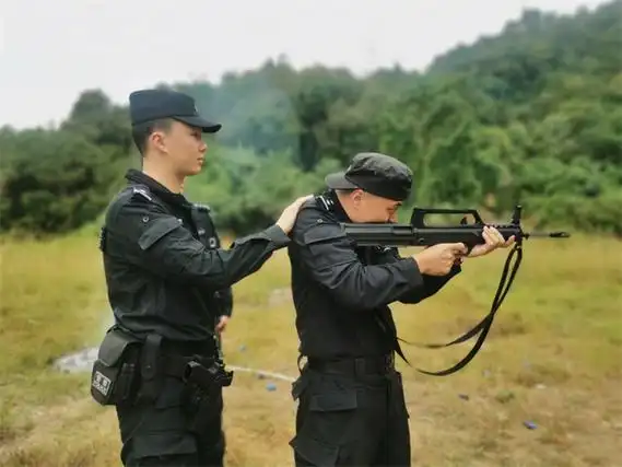 福州市公安局晋安分局巡特警反恐大队开展实弹射击训练