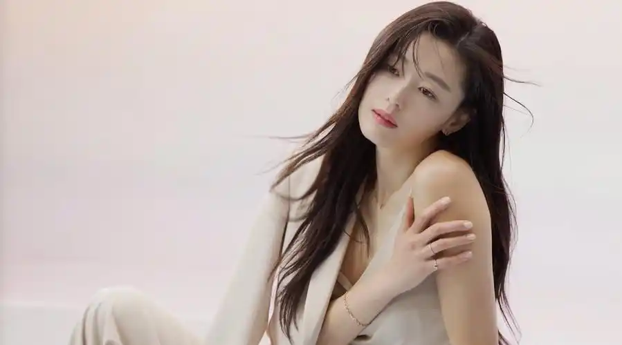 全智贤 x stonehenge 春夏短片