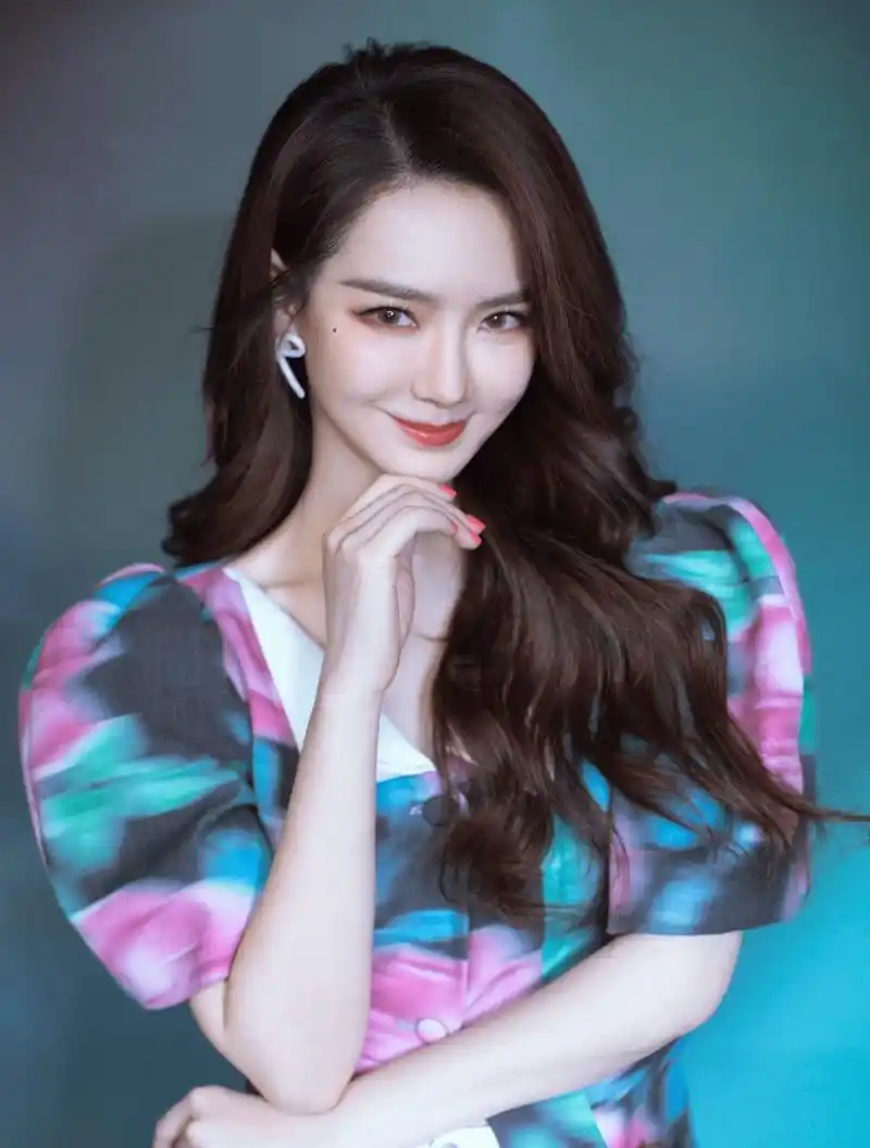 戚薇39岁写真大赏:性感不减身材依旧火辣,宛如少女般迷人?