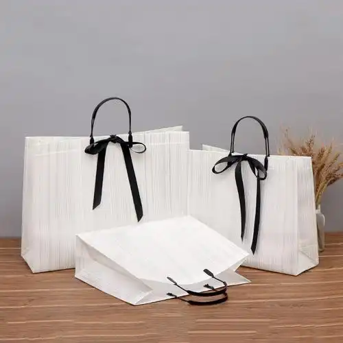 新款纯色无纺布礼品袋免税店叉耳手提袋覆膜服装袋加厚购物袋