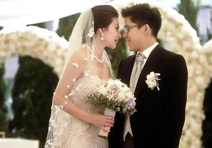 郭晶晶被赞100分好女人 嫁豪门婚礼装备大曝光