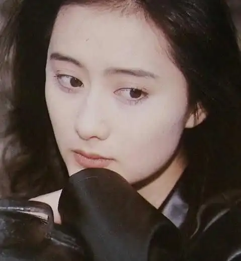 她15岁成为琼女郎,二婚嫁给富豪,后因错失机会后悔终生