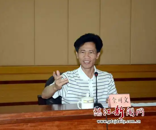 吴川市市长全可文强调要加强海防打私工作会上吴川市武装部,边防大队