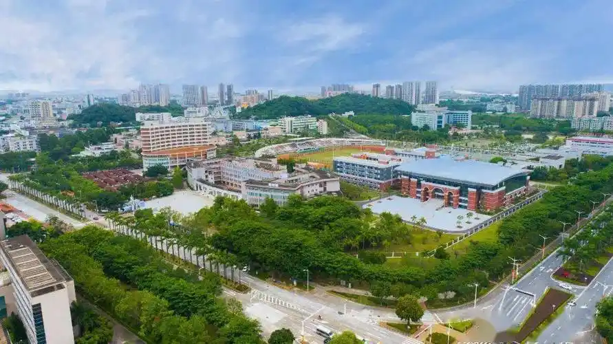 宋文君编审:李慧素材来源:中山纪念中学火炬一中你的每个赞和在看,我