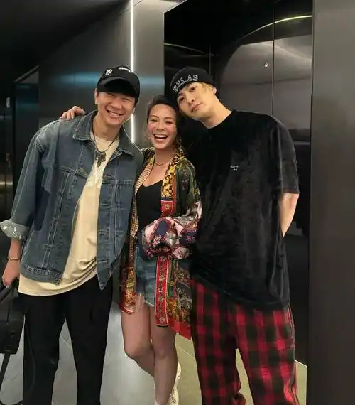 林俊杰王嘉尔元宵合照##亚洲天王林俊杰