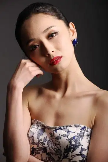 《唐朝浪漫英雄》发布会 李曼遗憾缺席玩神秘