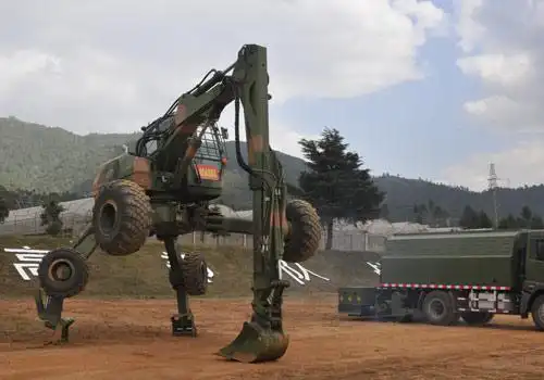 独家:新型野战工兵装备列装成都军区 功能强大被誉"变形金刚"