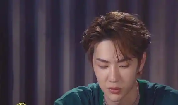 程潇成团宠,队员全程护送却失铁刘海,王一博被她坑怕秒拒合作_滑板