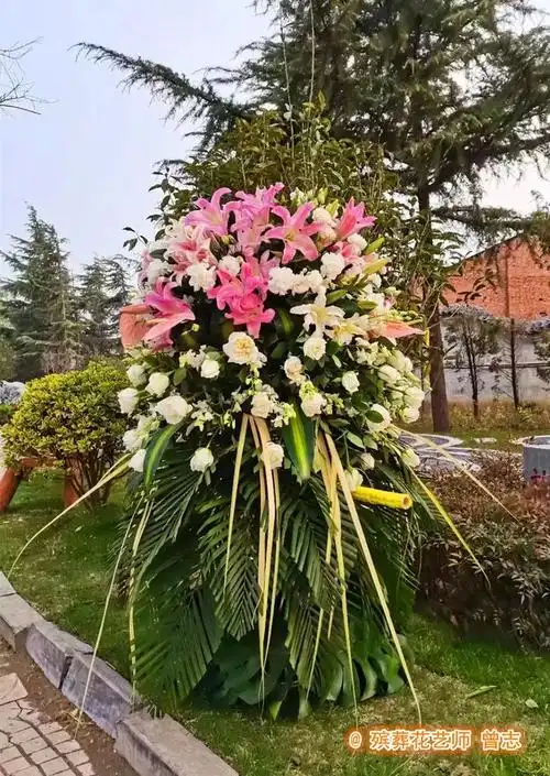 抖音里最火的殡葬花艺师曾志