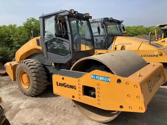 本个人二手压路机-26吨柳工压路机原装转让 电喷发动机