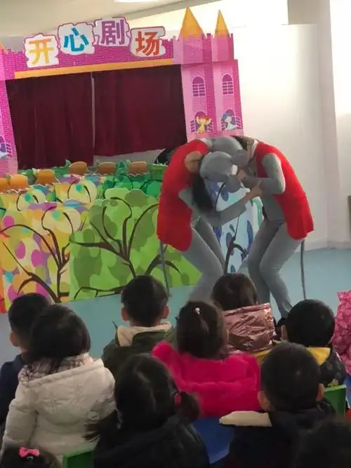 小六班手偶剧场——《不爱洗澡的亨利鼠》