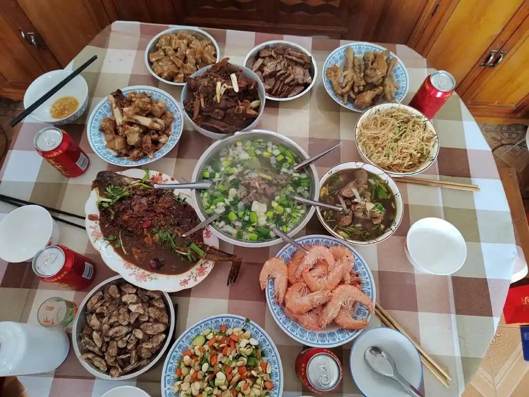 图一东北人请吃饭 图二四川人请吃饭 图三河南人请吃饭[大笑]