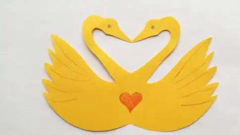 幼儿手工,简单剪纸教程,用卡纸剪一对美丽的天鹅