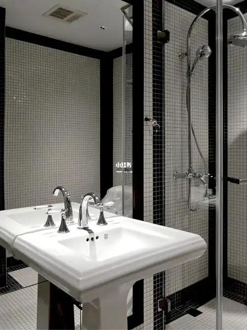 马赛克瓷砖卫生间装修精致到处处发光,爱了