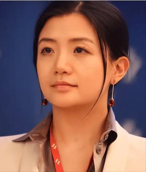 中国最美单身女富豪:马云请她都要三顾茅庐,百亿身价却无人敢娶_李颖