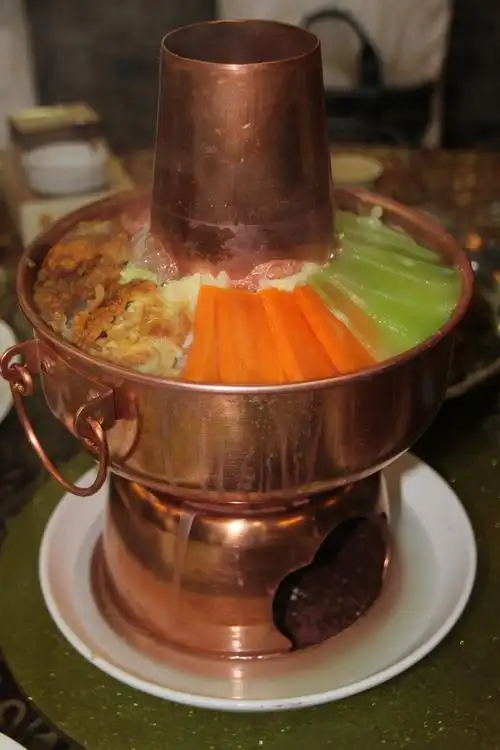 年末酒歌欢 这家餐厅推出了"城市里的长街宴"