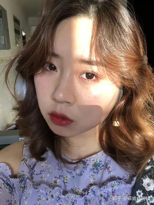 怎么看待发相机自拍原图的女生? - 知乎